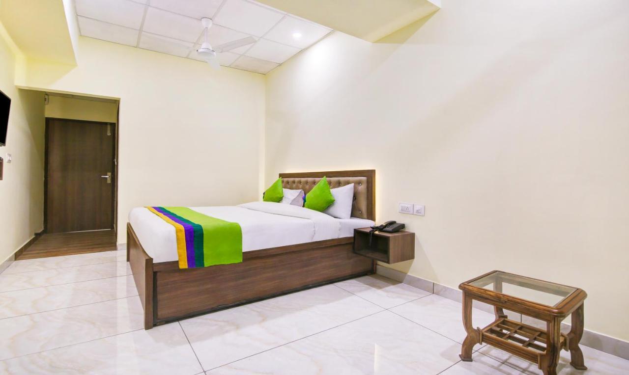 Itsy Hotels Oasis Inn Джаландхар Экстерьер фото